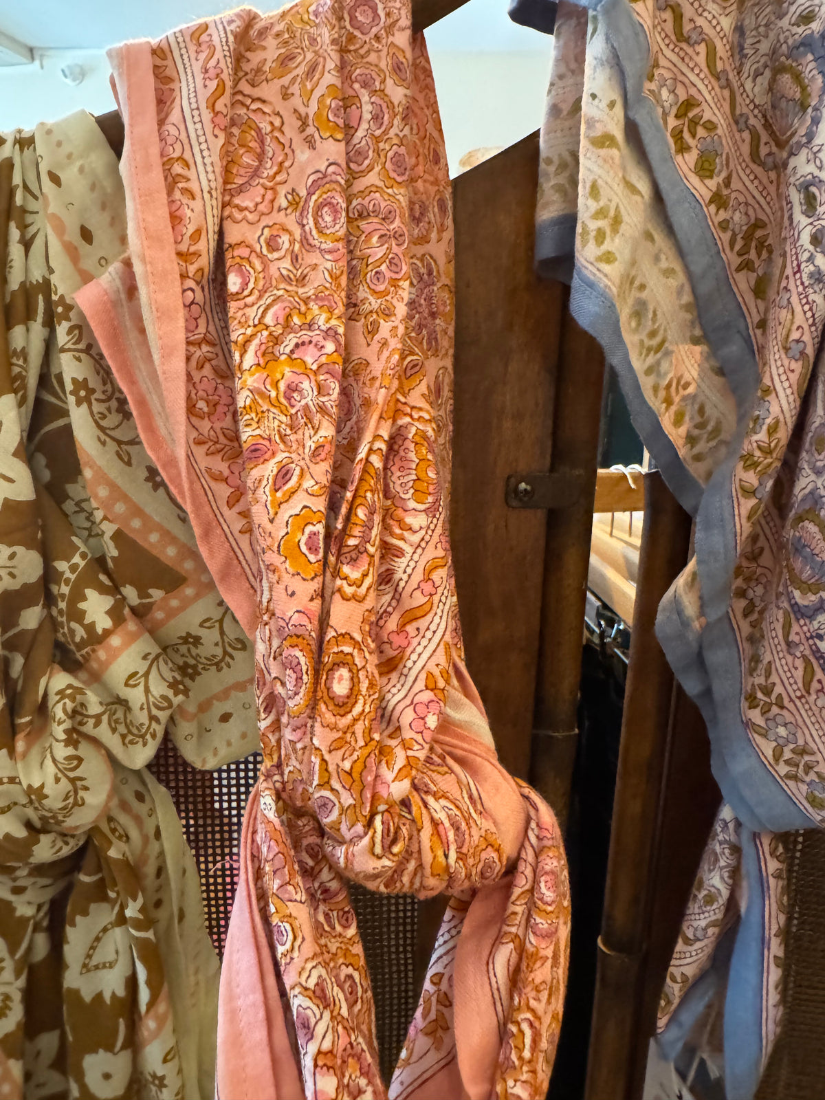 foulard fleur femme, foulard coton imprimé cachemire, accessoire bohème, foulard coloré femme, au cerf volant concept store