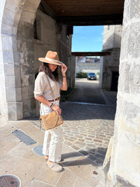 look complet maille camel et jean ecru brodé coeur camel
