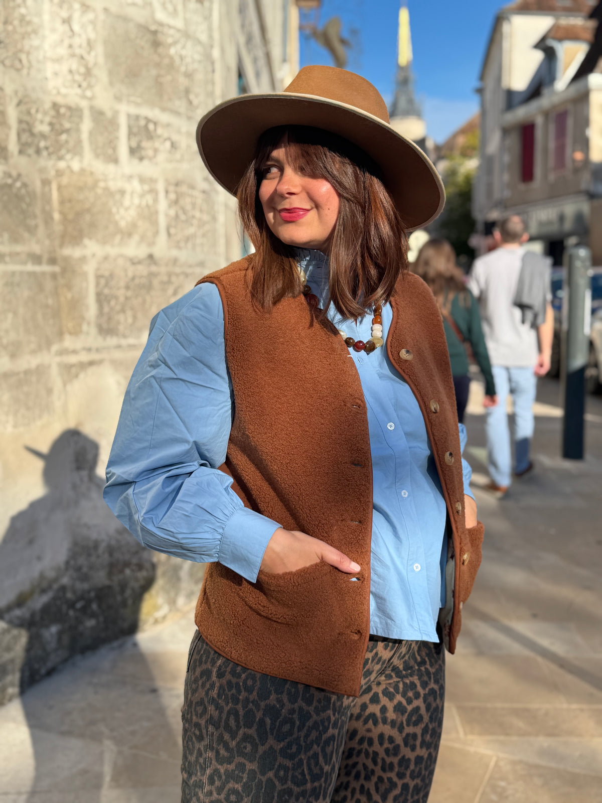 look automne, jean mkt léopard, chemise mkt ciel, gilet sans manches fam paris, chapeau feutre amande, au cerf volant auxerre, mode femme
