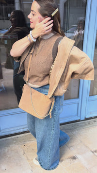 look vidéo jean large, maille trois chocolats et veste camel suédée, disponbile au cerf volant auxerre